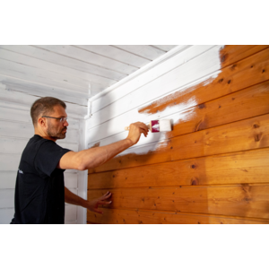 Aqua-Isoprimer CT PRO is bijzonder geschikt voor sterk vergeelde houten ondergronden, zoals houten plafonds of houten wandbekleding. | © ADLER