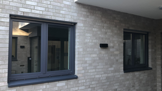 De hoogwaardige proCoverTec-oppervlakken maken een harmonieus afgestemd raam- en gevelontwerp mogelijk. | © profine
