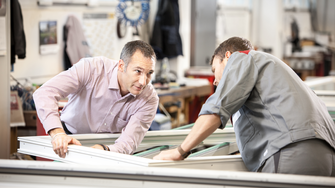 Samen met ADLER heeft profine een innovatief proces met 2-componenten-coating volgens de Vacumat-methode ontwikkeld. | © profine