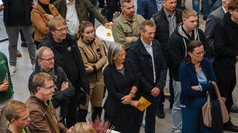 Jörg Baumeister en zijn team verwelkomden talrijke bezoekers op het openingsfeest. | © Lackomat