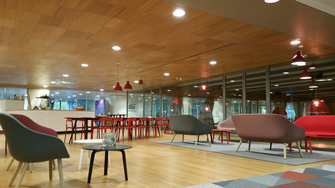 Houten panelen van Lambri op de Brightlands Smart Services Campus in Heerlen.  | © Lambri