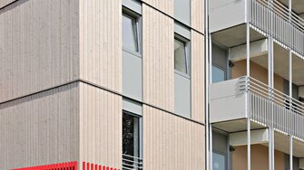 Uitzicht en optimale houtbescherming – hier in een woonhuis in Bad Aibling, gerealiseerd door Holzbau Huber & Sohn. | © ADLER / Johannes Plattner