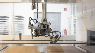 De kern van de lakruimte wordt gevormd door de moderne verfautomaat, … | © Villeroy & Boch/Erika Mayer