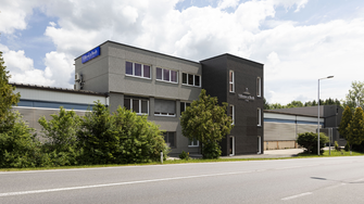 De centrale productielocatie voor hoogwaardige badmeubels van Villeroy & Boch bevindt zich in de Oostenrijkse plaats Mondsee. | © Villeroy & Boch/Erika Mayer