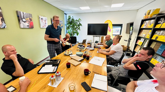 Successen moeten samen gevierd worden, met een taart voor ADLERs 5-jarig jubileum. | © ADLER