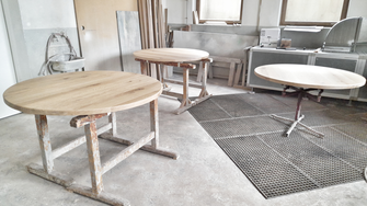 Volledig natuurlijk en toch optimaal beschermd: het tafelblad is afgewerkt met de blanke lak ADLER Aqua-Top Antiscratch met de laagste glansgraad 05. | © Schreinerei und Holzdesign Josef Burkart