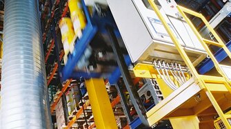 Het volautomatische magazijn werd in 2001 geopend. Door de computergestuurde opslag en verkoop van goederen kunnen klanten nog sneller bediend worden