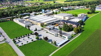 In de ADLER-Werk Lackfabrik te Schwaz, Tirol, werken 600 mensen
