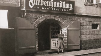 Johann Berghofer kocht in 1934 een kleine verfhandel in de binnenstad van Schwaz. Hij legde hiermee de basis voor het huidige bedrijf