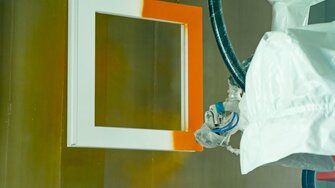 Weerbestendig, veerkrachtig en kleurstabiel: Polycolor Top 2K toont zijn sterke punten bijzonder goed op PVC-ramen.