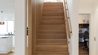 Dankzij de coating met ADLER-producten zijn de clevere ELK-trappen van SWN Moravia extreem resistent.  | © ELK Fertighaus GmbH