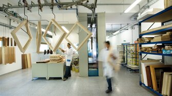 In het laboratorium en de toepassingstechniek van ADLER werden spannende innovaties ontwikkeld, die voor het eerst op de beurs Fensterbau Frontale worden gepresenteerd. | © ADLER