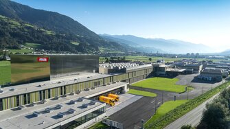 Europa's modernste fabriek voor watergedragen lakken staat in Schwaz, Tirol – en het komende jaar zal er opnieuw zwaar geïnvesteerd worden in de ADLER-fabriek.