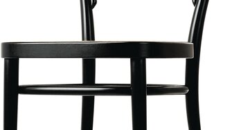 De ‘stoel der stoelen’, de klassieke Weense koffiehuisstoel van Michael Thonet, zwart gebeitst met ADLER Arova Flex. | © Thonet GmbH